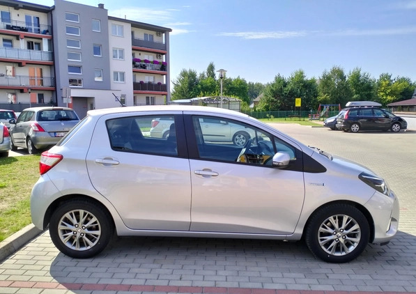 Toyota Yaris cena 47900 przebieg: 121000, rok produkcji 2018 z Warszawa małe 79